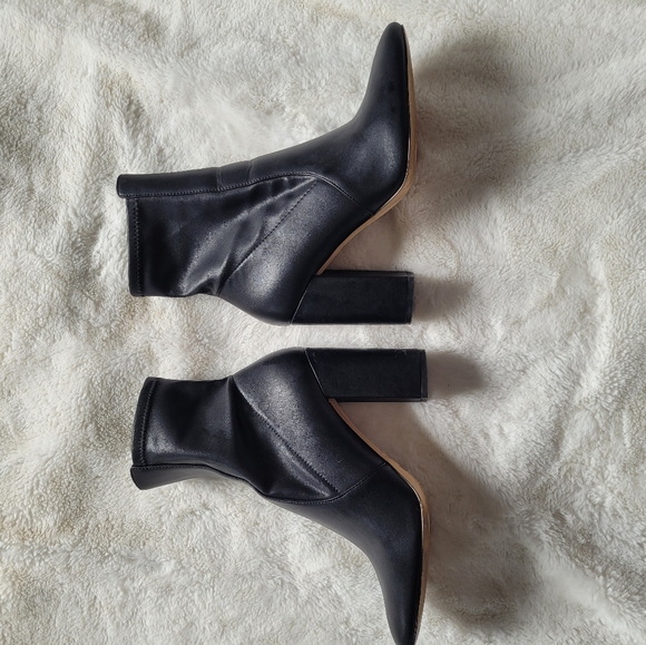 Womens boots - Picture 3 of 5